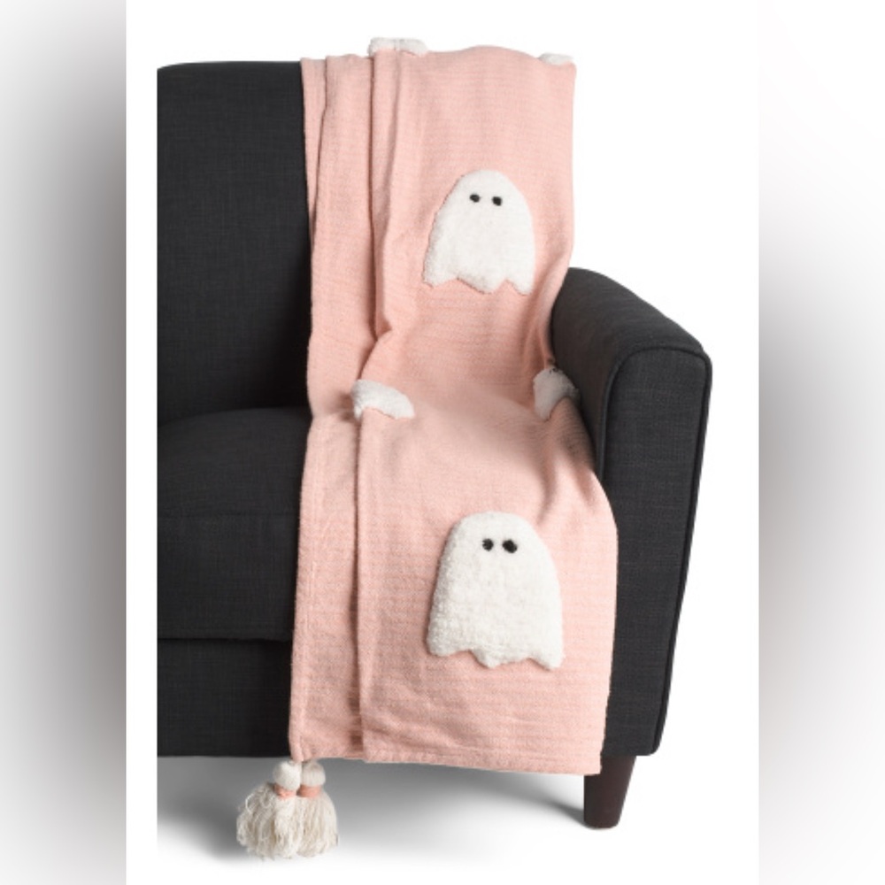 Viral Halloween ghost blanket